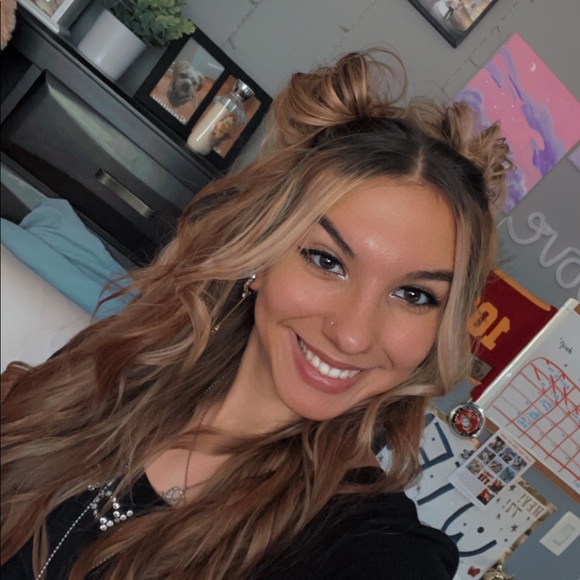 Meet your Posher, Cheyenne - Picture 2 of 2
